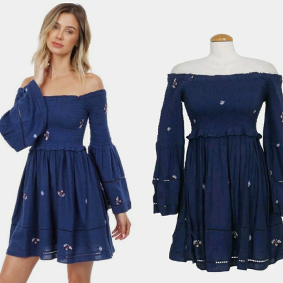 Free People Dresses & Skirts - Free people off shoulders Hobo dress bell sleeves